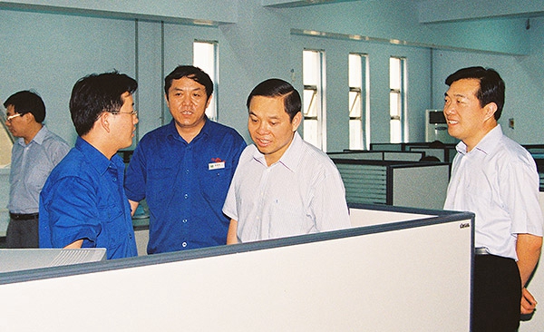 河南省委常委、常務副省長李克在公司技術中心視察工作